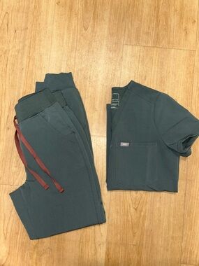 Figs woman’s  Scrub Pants jogger style